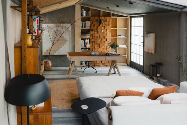 1 bedroom, desk, free WiFi, bed sheets