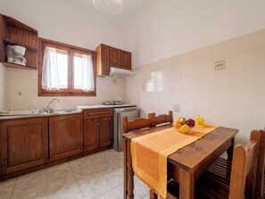Apartment no 6 (First Floor) | Private kitchen | Mini-fridge, electric kettle, dining tables - Xenofontas apartments (Corfu)