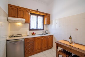 Apartment no 8 (First Floor) | Private kitchen | Mini-fridge, electric kettle, dining tables - Xenofontas apartments (Corfu)