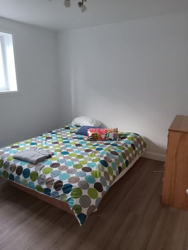 1 chambre, fer et planche à repasser, Wi-Fi, draps fournis