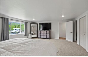 3 bedrooms, desk, iron/ironing board, free WiFi