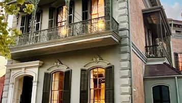 Bagian depan properti