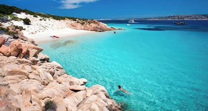 DaNiCo Residence: splendid and bright renovated holiday home with parking space