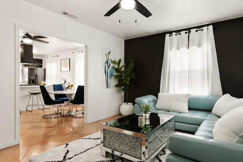 Prestine Pet Friendly Home near Ontario Airport- Convection Center 