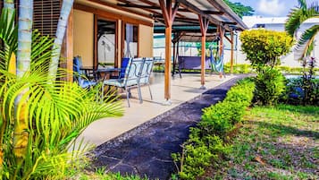Villa Deluxe, piscine privée, vue piscine | Terrasse/Patio