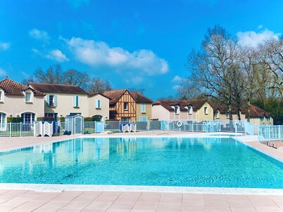 Studette 5 people in Monflanquin - Heated swimming pool, parking & free wifi