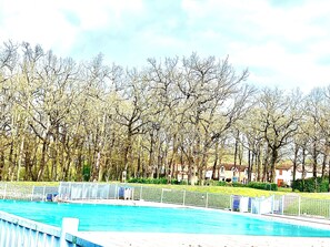 Utendørsbasseng