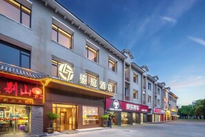 Unclassified image, 4 of 12, button - 99 Xinyi Hotel (Shanghai Jiuxin Highway Shop) (Shanghai)