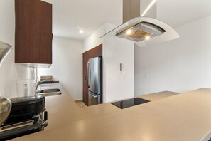 Microwave, oven, stovetop, dishwasher - Darling Tulum Penthouse with Jacuzzi by Magnolia Homes Mx (Tulum)