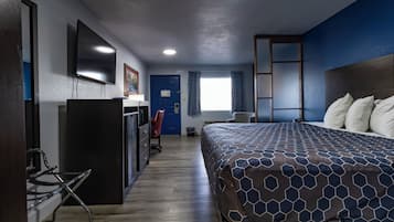 Quarto luxo, 1 cama King e sofá-cama | Escrivaninha, espaço de trabalho para notebook, Wi-Fi de cortesia