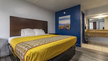 Standard Room, 1 King Bed | Desk, laptop workspace, WiFi (free)