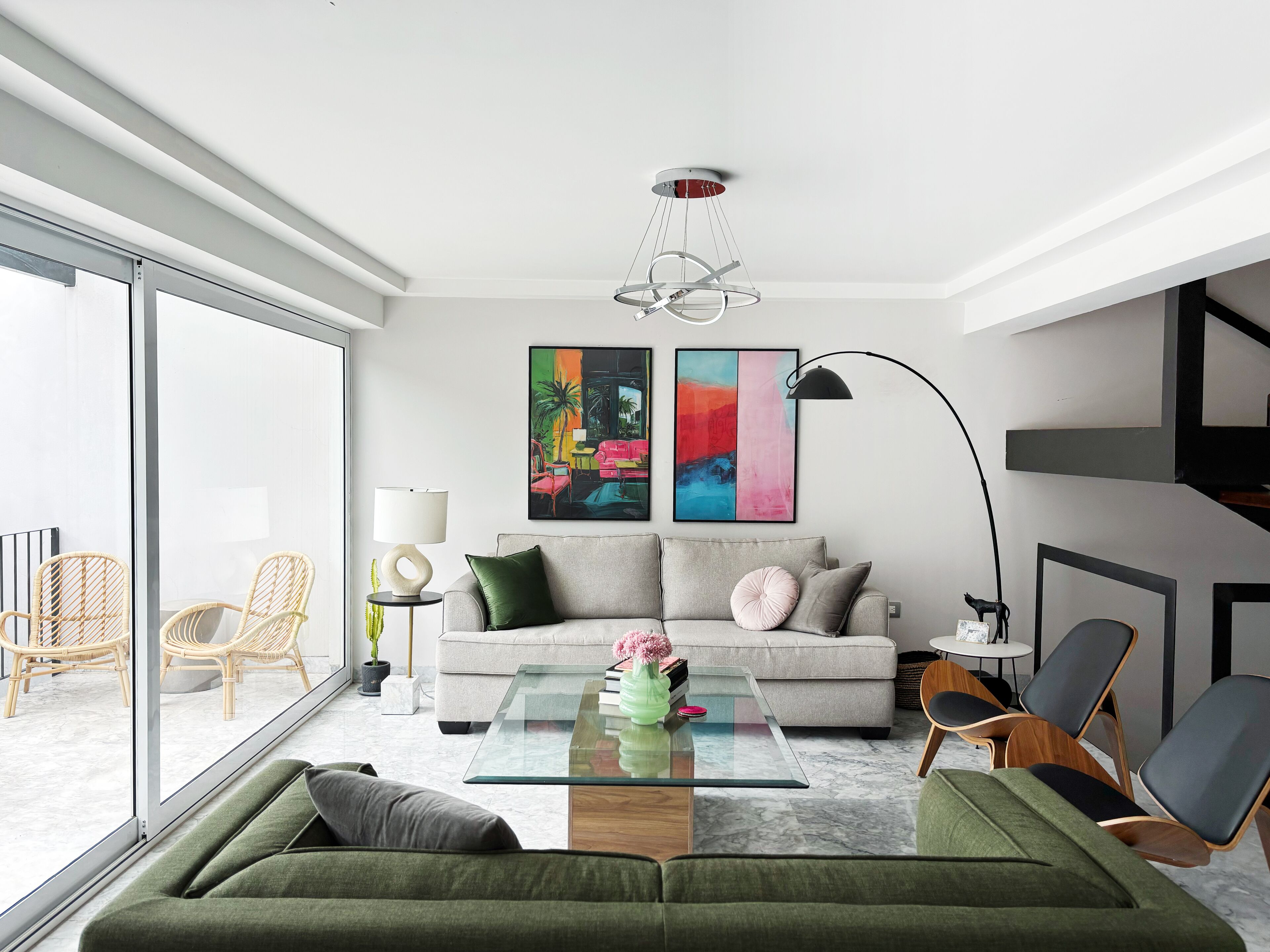 Smart TV, libros, biblioteca musical y estéreo 