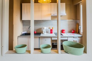 Fridge, oven, coffee/tea maker, cookware/dishes/utensils - L'ICONE DE LA GUIERLE (Brive-la-Gaillarde)