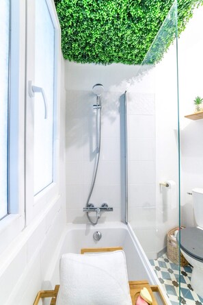 Hair dryer, towels