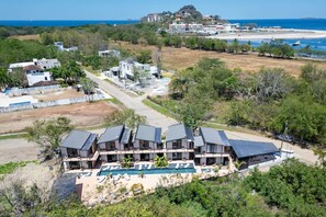 Exterior - The Bungalows #1 - Lush Gardens & Pristine Lap Pool - Flamingo Beach (Playa Flamingo)