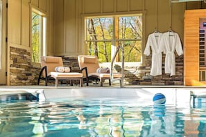 Indoor pool - Couples Retreat Indoor Pool Sauna minutes to Gatlinburg (Gatlinburg)