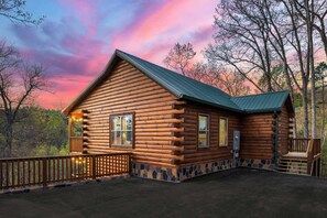 Exterior - Couples Retreat Indoor Pool Sauna minutes to Gatlinburg (Gatlinburg)
