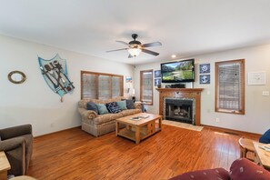 TV, fireplace - Sandy beach, games, Water Toys and Ramp (Stover)