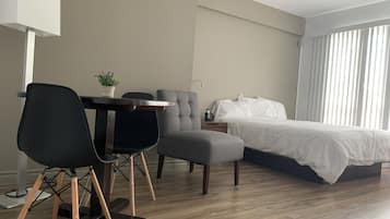 Chambre simple classique, balcon | Accès au Wi-Fi (inclus)