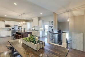 Dishwasher, cookware/dishes/utensils, dining tables - Balcony & Patio: Spacious Home in Bel Aire! (Bel Aire)