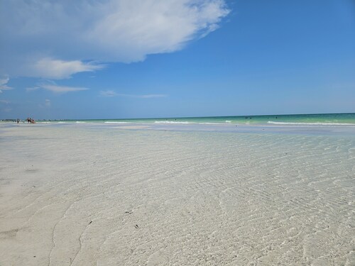 Bradenton condo short drive from GORGEOUS Anna Maria Island, near IMG
