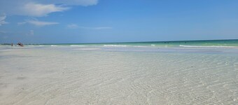 Bradenton condo short drive from GORGEOUS Anna Maria Island, near IMG