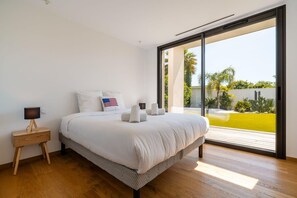 4 quartos, ferros/tábuas de passar roupa, berço de viagem, Wi-Fi