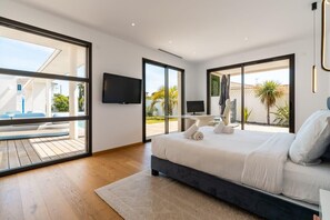 4 dormitorios, tabla de planchar con plancha, cuna de viaje y wifi