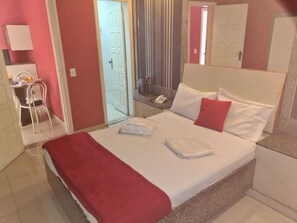Economy Double or Twin Room | Free WiFi - NOB'S HOTEL - SÃO JOÃO DE MERITI (Sao Joao de Meriti)