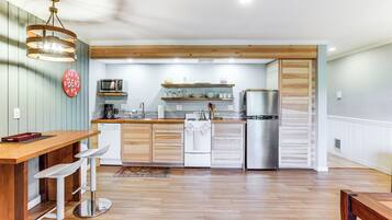 Cookware/dishes/utensils