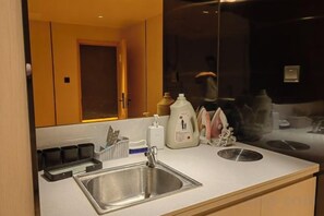 Unclassified image, 3 of 40, button - Shanghai Huaihai Hotel (Shanghai)