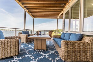 Property grounds - Spacious 5-bedroom condo in the delightful Stillwater building East Lake Okoboji (Arnolds Park)