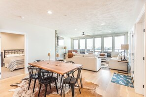 Interior - Spacious 5-bedroom condo in the delightful Stillwater building East Lake Okoboji (Arnolds Park)