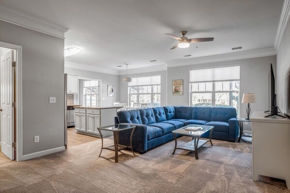Smart TV - Spacious 1 Bedroom with Pool, Gym and Private Patio in 12 South/Melrose (Nashville)