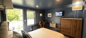 Experience Timeless Elegance in The Edith Wharton Room!