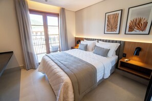 Laptop workspace, free WiFi, bed sheets