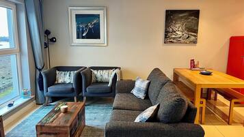 Smart TV, books, stereo