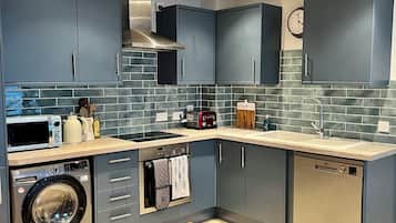 Refrigerador, microondas, horno y lavavajillas