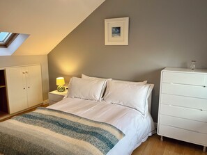 2 bedrooms, iron/ironing board, travel cot, WiFi