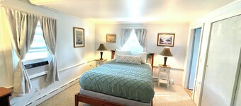 Charming 2-bedroom cottage in fabulous Harwich with WiFi, AC