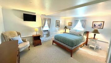 2 bedrooms, desk, iron/ironing board, WiFi