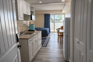 Deluxe Studio | In-room safe, desk, blackout drapes, iron/ironing board