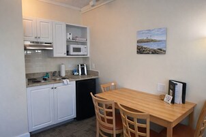 Standard Studio | Private kitchenette | Coffee/tea maker, paper towels