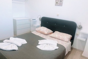 2 chambres, fer et planche à repasser, Wi-Fi, draps fournis