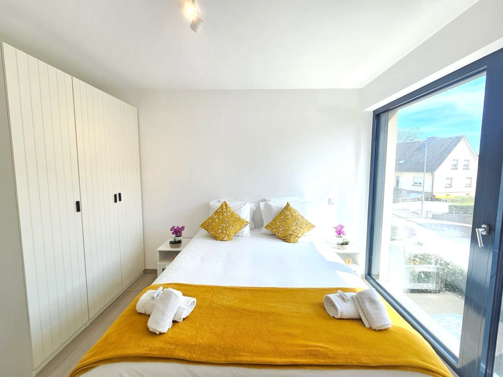 3 bedrooms, iron/ironing board, free WiFi