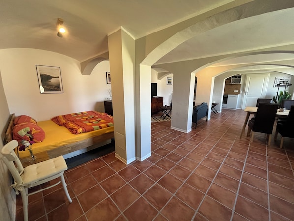 1 bedroom, travel cot, WiFi, bed sheets