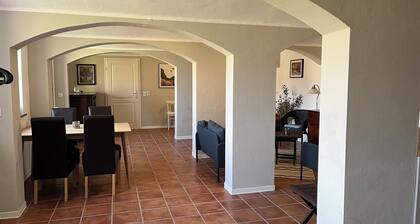 Ruhige, idyllische Ferienwohnung mit Naturausblick