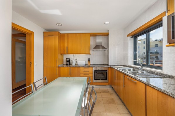 Fridge, microwave, oven, stovetop