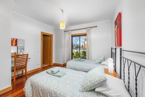 2 bedrooms, in-room safe, iron/ironing board, free WiFi
