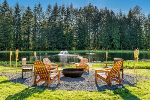 Hidden Lake guest house is on 20 Secluded Acres with a Beautiful private Lake.